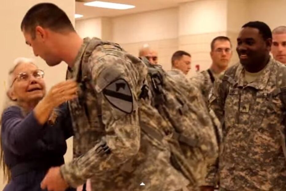 EUA, senhora abraço, Hug Lady, militares, Texas, cancro, vídeo,  Richard Dewees, Elizabeth Laird