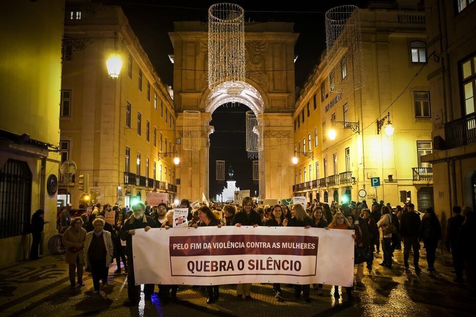 Terreiro do Paço, Dia Internacional, Pela Eliminação da Violência, maus-tratos, questões sociais, UMAR, Associação de Mulheres Contra a Violência