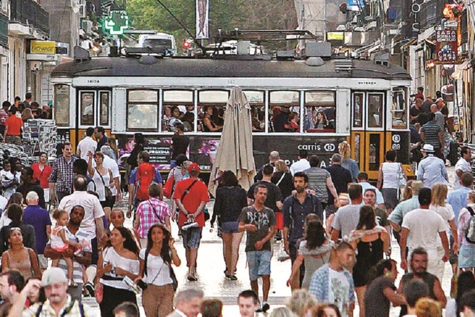 portugueses, envelhecimento, décadas, população, Eurostat