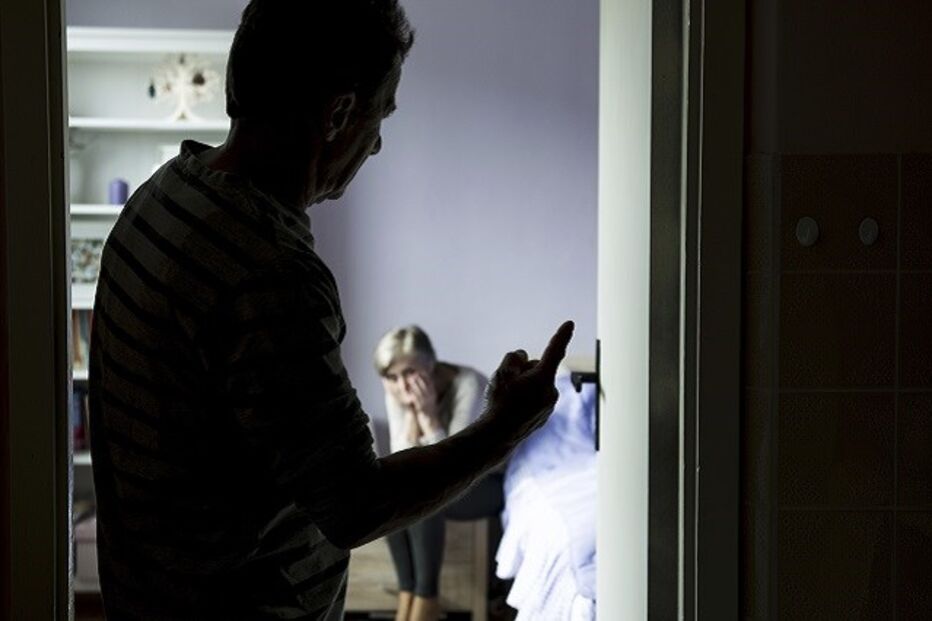 Tribunal da Relação de Guimarães, acórdão, maus-tratos, bofetadas, pontapés