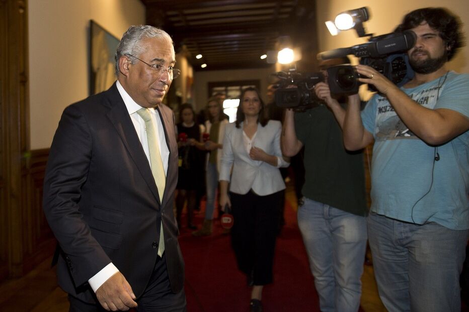 02-12-2015_04_36_24 26 antónio costa.jpg