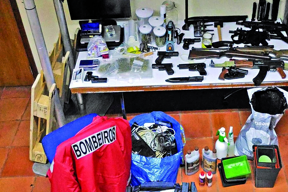 falsos, bombeiros, fardados, sequestro, violência, roubo, gás, Dafundo, Oeiras