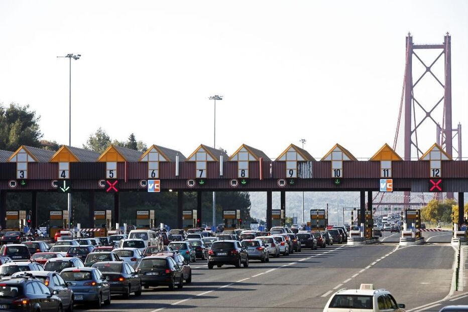 Lisboa, Ponte 25 de Abril, trânsito, Comando Metropolitano de Lisboa, Polícia de Segurança Pública, INEM, Instituto Nacional de Emergência Médica