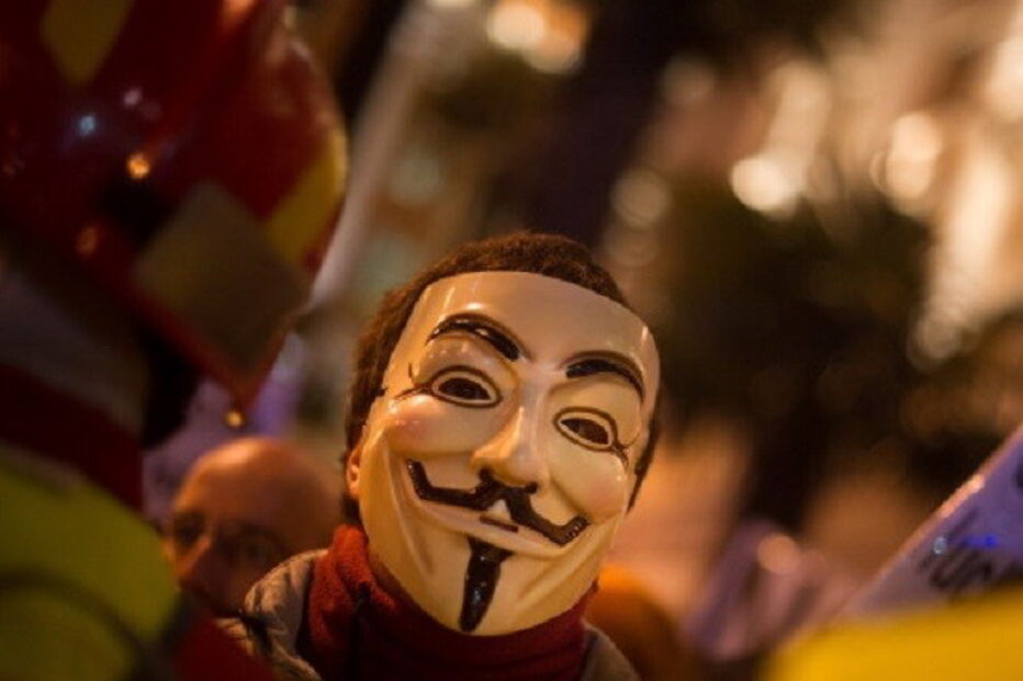 grupo Anonymous, Shinzo Abe, Japão, política