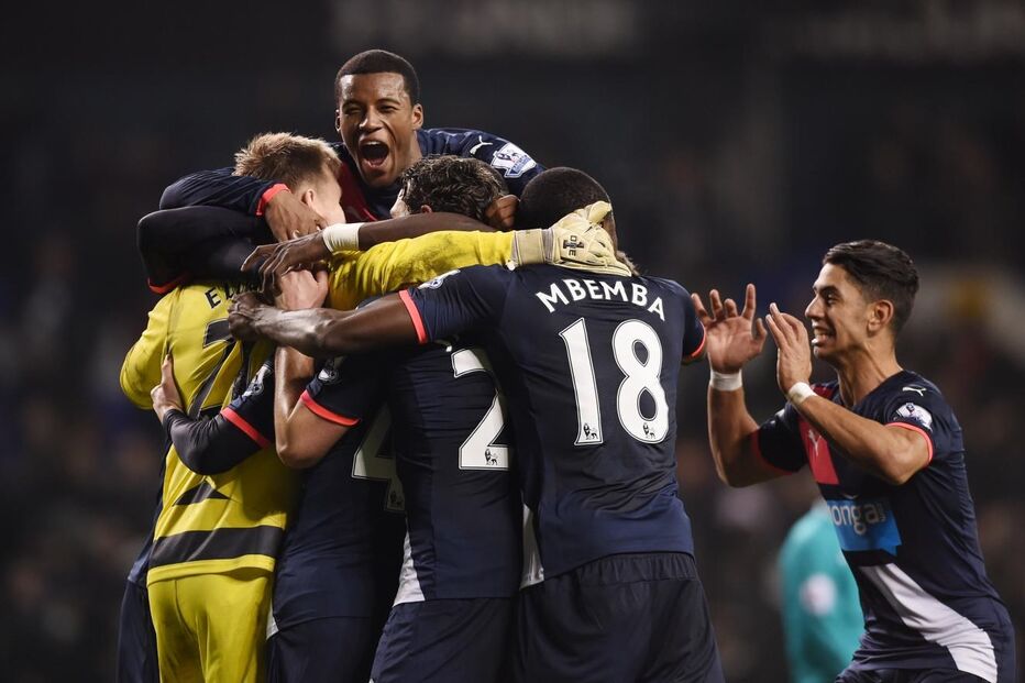 Tottenham, Liga Inglesa, Newcastle, Liverpool, West Bromwich, Manchester United, Eric Dier, Aleksandar Mitrovic, desporto, futebol