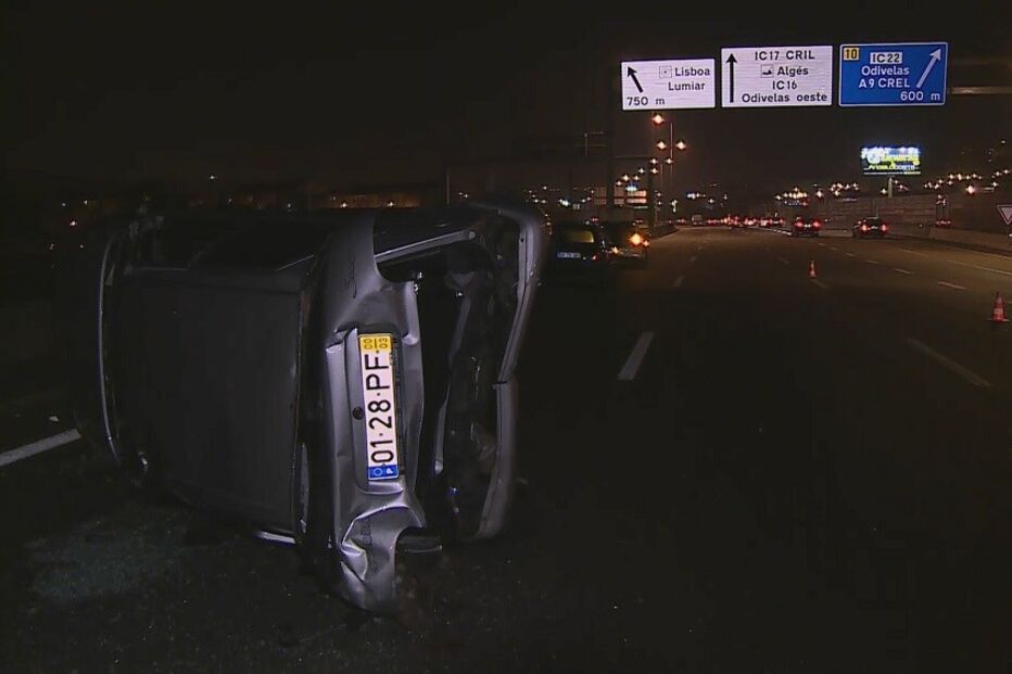 Acidente, capotamento, A8, Lisboa, hospital