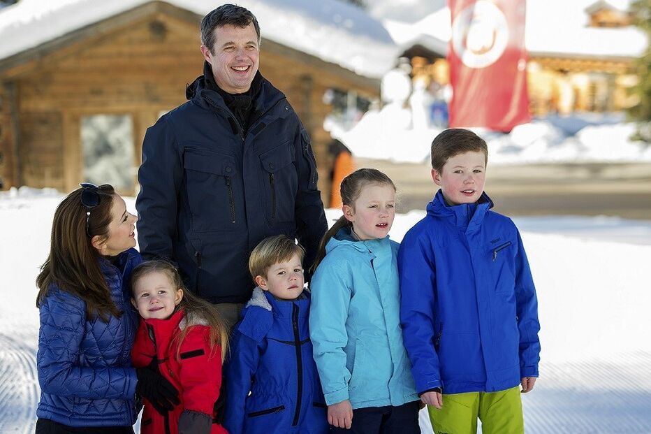 princesa Mary da Dinamarca, princesa Josephine da Dinamarca, príncipe herdeiro Frederik da Dinamarca, príncipe Vincent da Dinamarca, princesa Isabella da Dinamarca, príncipe Christian da Dinamarca, realeza, família real, gelo, neve
