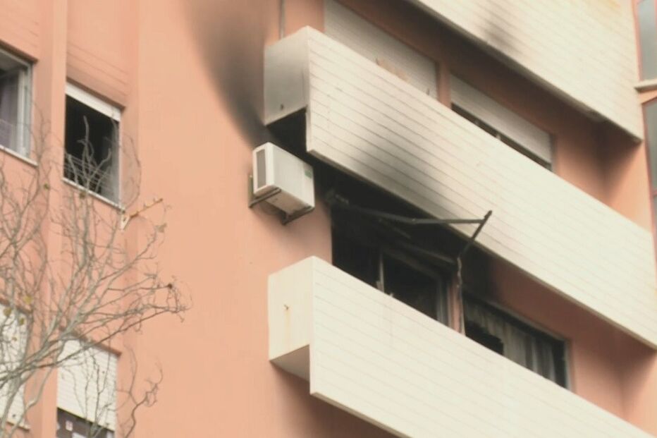 Criança, salvamento, PSP, Polícia de Segurança Pública, Monte da Caparica, incêndio