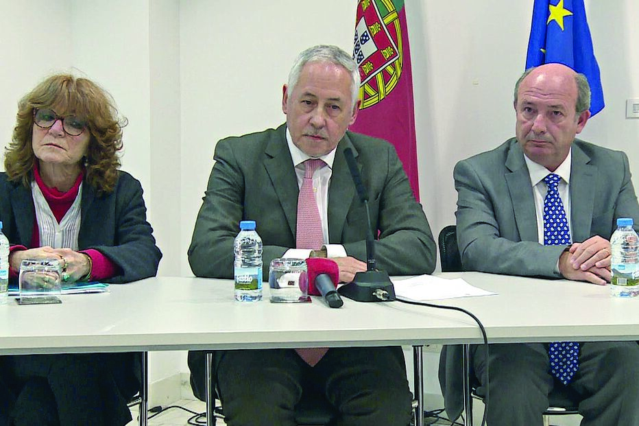 Morte em hospital faz cair três administradores 