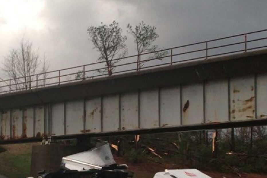 EUA, tornado, Holly Springs, Carolina do Norte, estragos, mortes