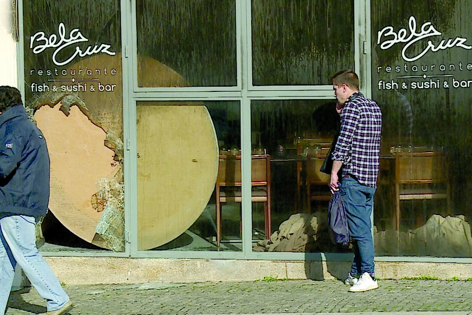 Recusa divórcio e incendeia bar 