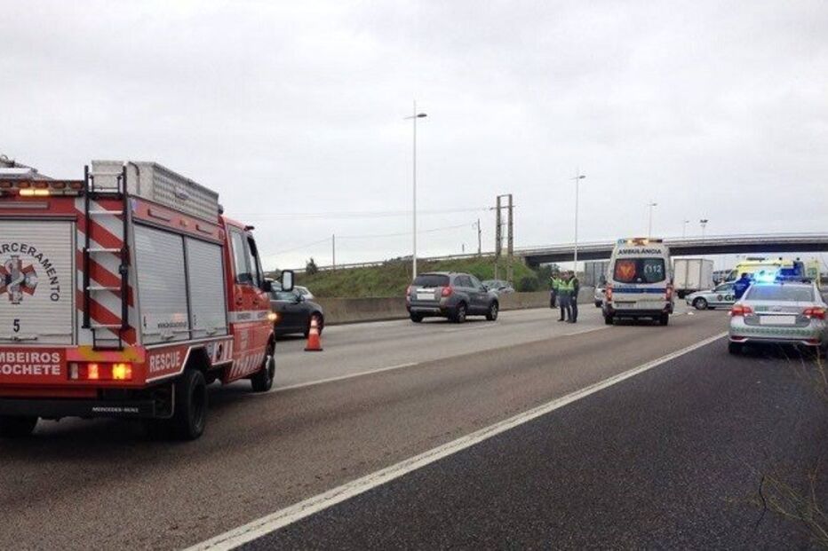 30-12-2015_23_08_50 8-9 atropelada ponte.jpg