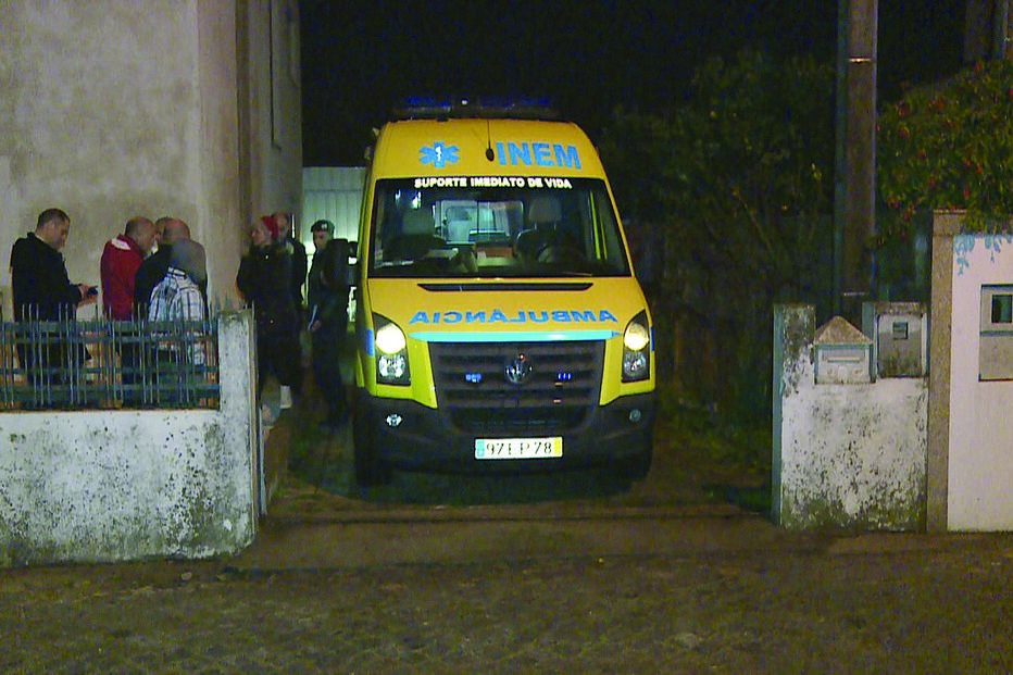 Morre esmagado ao reparar carro 