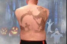 Valend-hair, calendário solidário, Mike Wolfe, pelos das costas