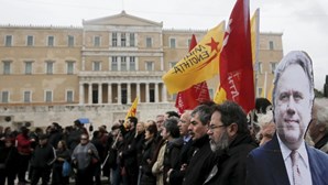 Milhares protestam na Grécia contra o corte nas pensões
