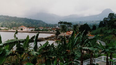 São Tomé: o local onde os portugueses mudam de vida e denunciam falhas na ajuda humanitária