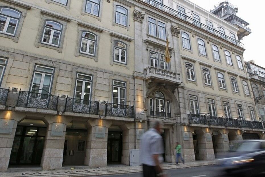 Santa Maria da Feira, Ministério Público, Montepio, gerente, toxicodependentes, empréstimos, desfalque