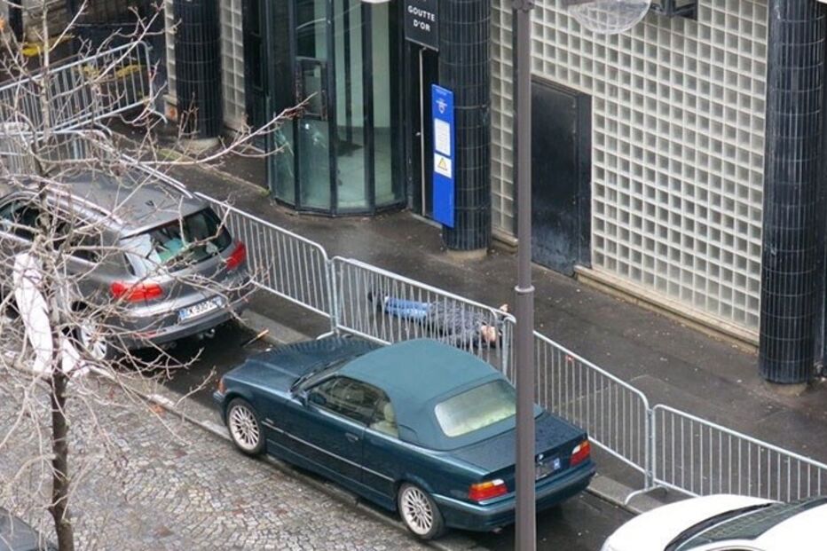 Atentado, Paris, esquadra