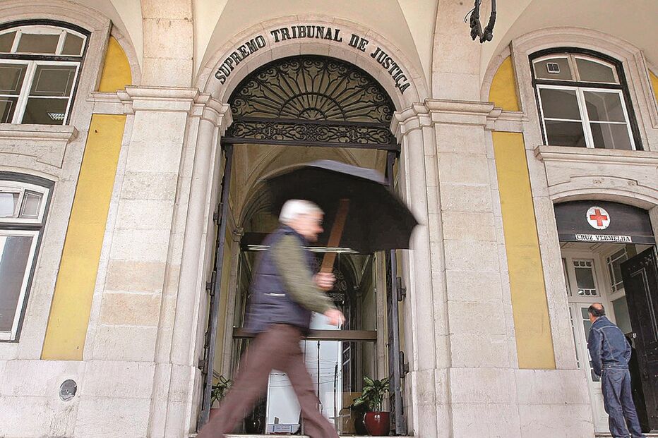 Tribunal pára execução das contas solidárias 