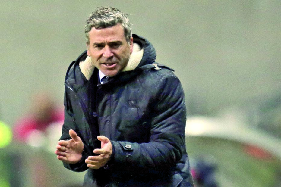 Novo técnico divide fc porto  