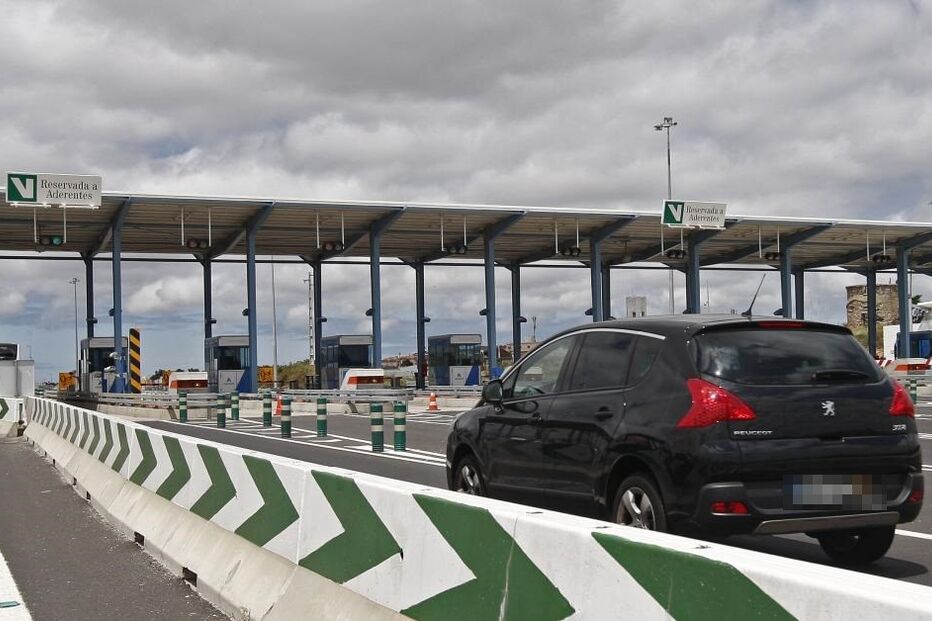 A16, nudez, Belas, Sintra, portagens, PSP, Polícia de Segurança Pública, psiquiatria, Hospital Amadora-Sintra