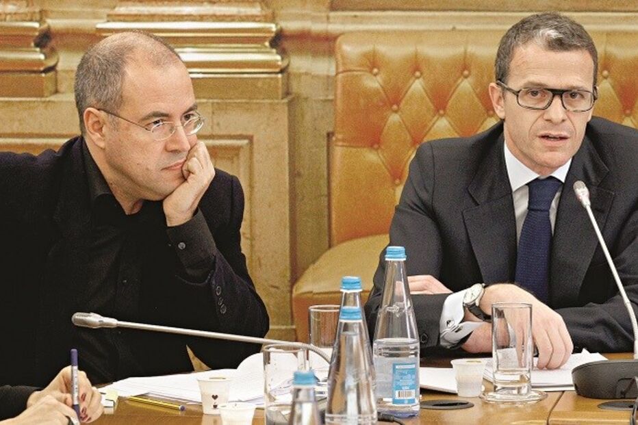 Televisão Digital Terrestre, Televisão Digital Terrestre, SIC, TVI, RTP Memória e Canal Parlamento, Bloco de Esquerda, TDT, PS, Contrato de Concessão, PT, RTP1