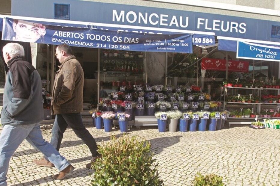 Algés, Oeiras, PSP, Miraflores, PJ, florista, assalto