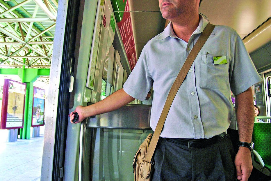 revisor, peculato, roubo,título, CP transporte, Carlos Valente, dinheiro, Aveiro, Porto, São Bento