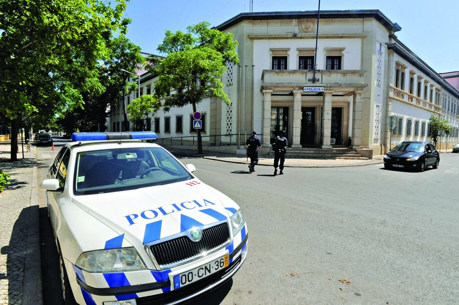 agressões, quintal, algarve, violência doméstica, Largo de Camões, Faro