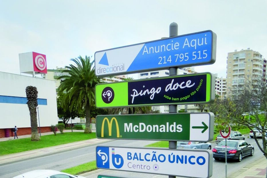 Município ganha 375 mil euros com publicidade na via pública 