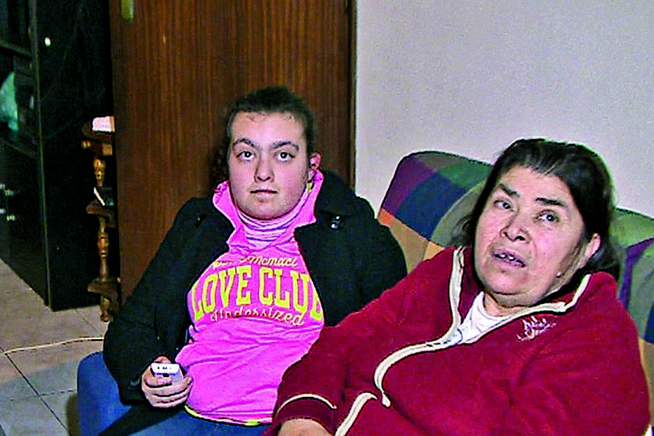 Atinge filho a tiros de caçadeira 