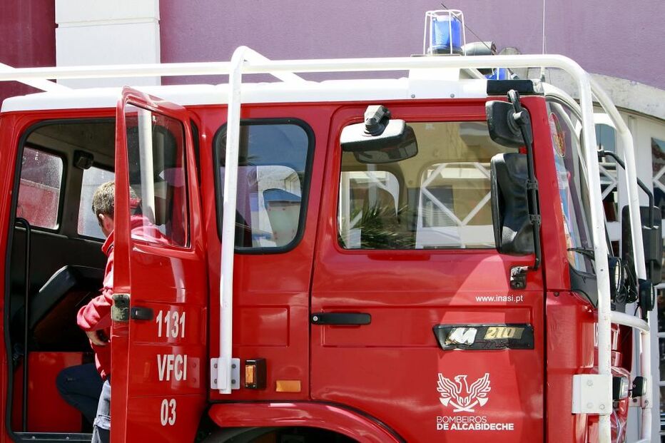 Bebé, nascimento, ambulância, bombeiros, Arcos de Valdevez, saúde, hospitais