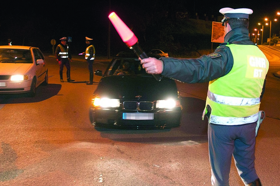Dispara álcool velocidade e telemóveis 