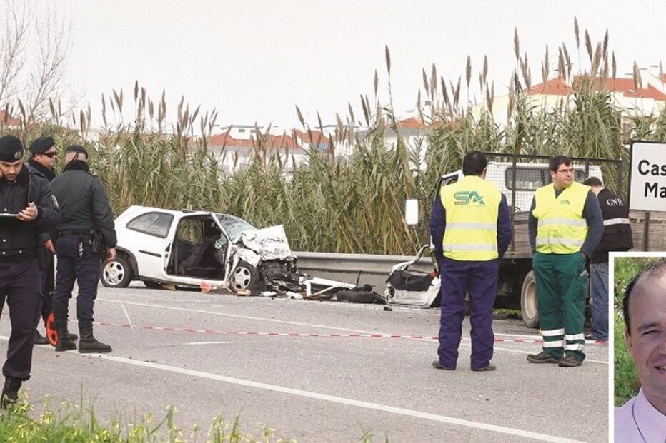 choque, acidente rodoviário, morte, EN10, Casal do Marco, Seixal, José Carlos Cristino, Bombeiros do Seixal, INEM, Hospital Garcia de Orta, Almada, Núcleo de Investigação a Acidentes de Viação, GNR