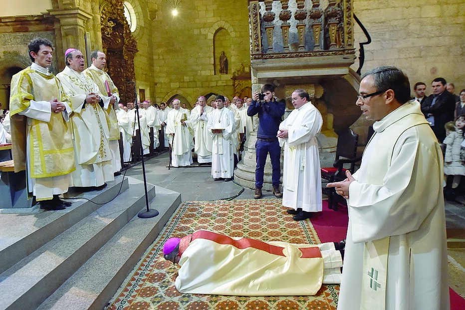 D. Nuno Almeida ordenado bispo 