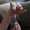 <![CDATA[ França aprova em definitivo lei que legaliza eutanásia e suicídio assistido ]]>