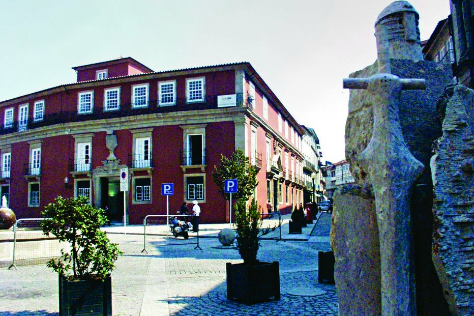 Têm porta oculta para prostituição 