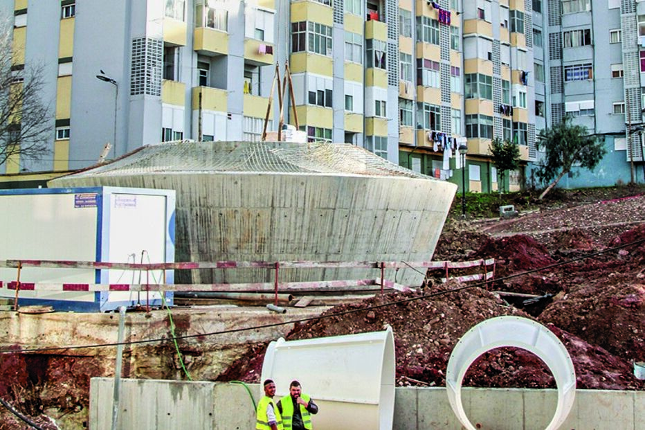 Metro volta a ser adiado 