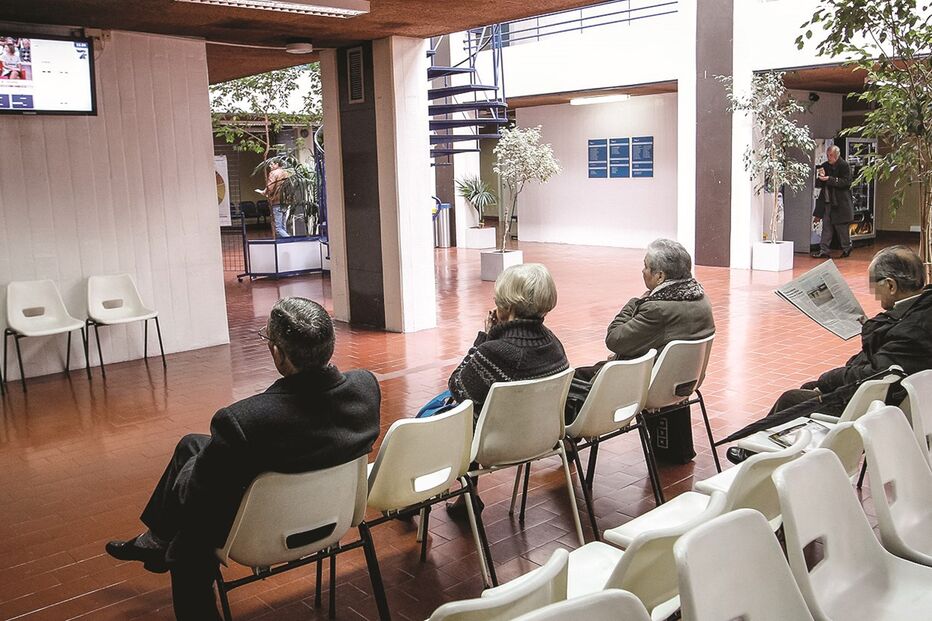 Doentes prioritários esperam ano e meio 