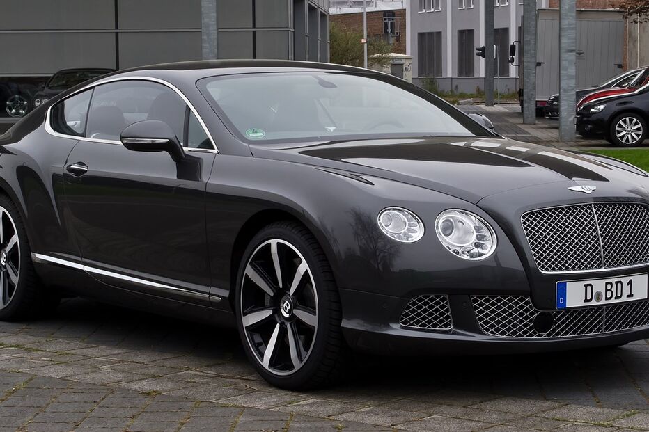 Bentley Continental GTC - Custa aproximadamente 180 mil euros