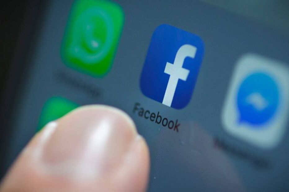 Facebook, smartphone