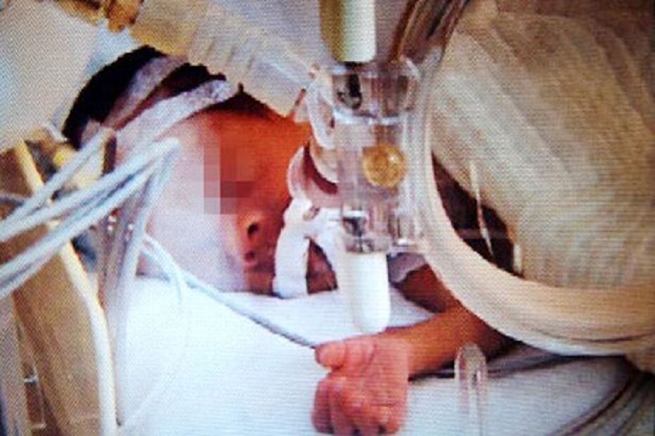 11-02-2016_23_05_06 PAY-The-baby-in-an-encubator.jpg