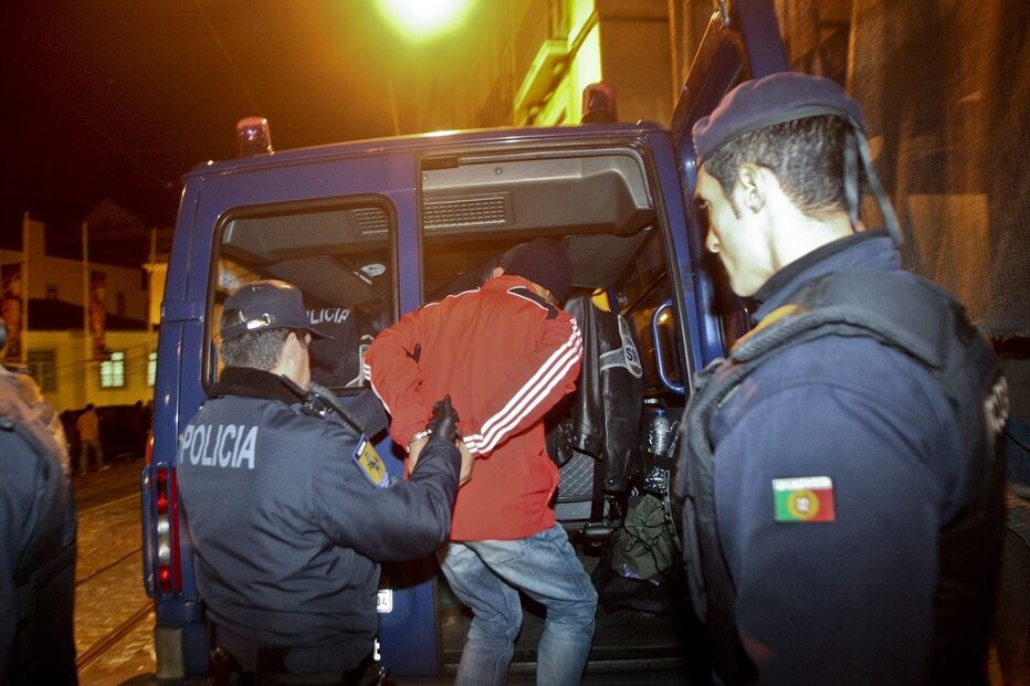 13-02-2016_03_13_48 11 gang facas.jpg