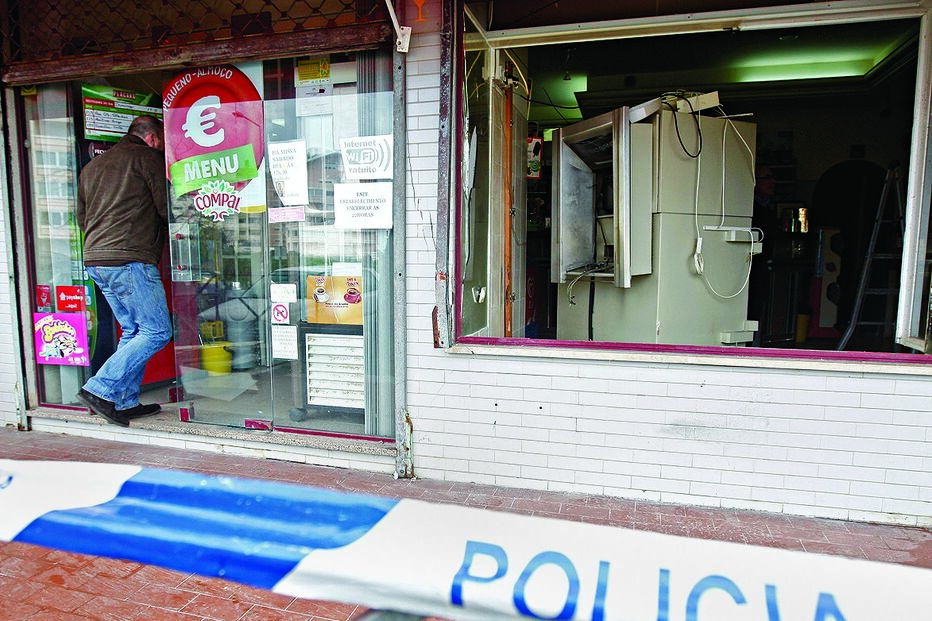 pastelaria, multibanco, assalto, crime, Laço de Mel, Cavaleira, Algueirão, Sintra