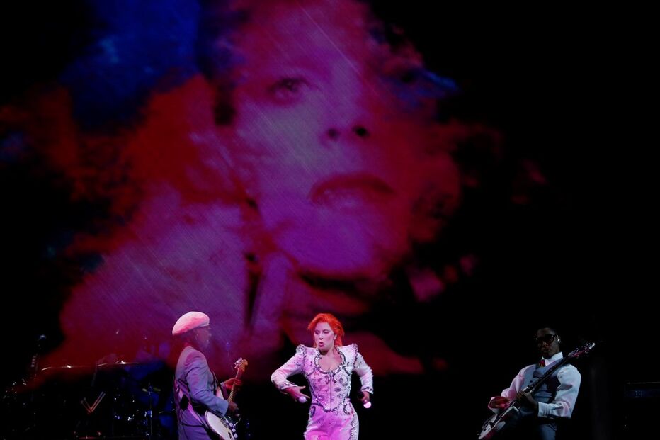 Lady Gaga, David Bowie, Grammy, música, Glenn Frey, Maurice White, B.B. King
