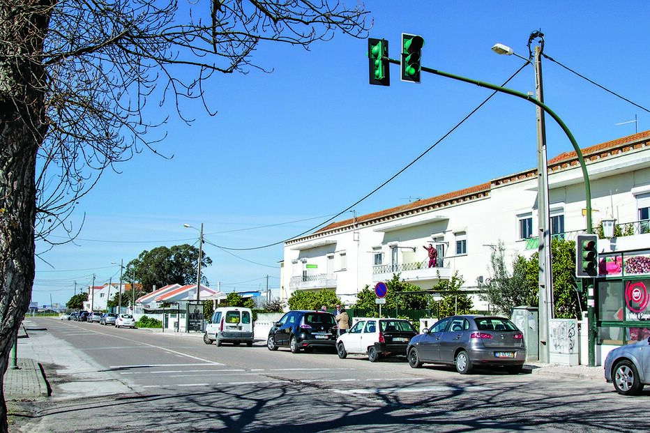 Morre atropelada à porta de casa 