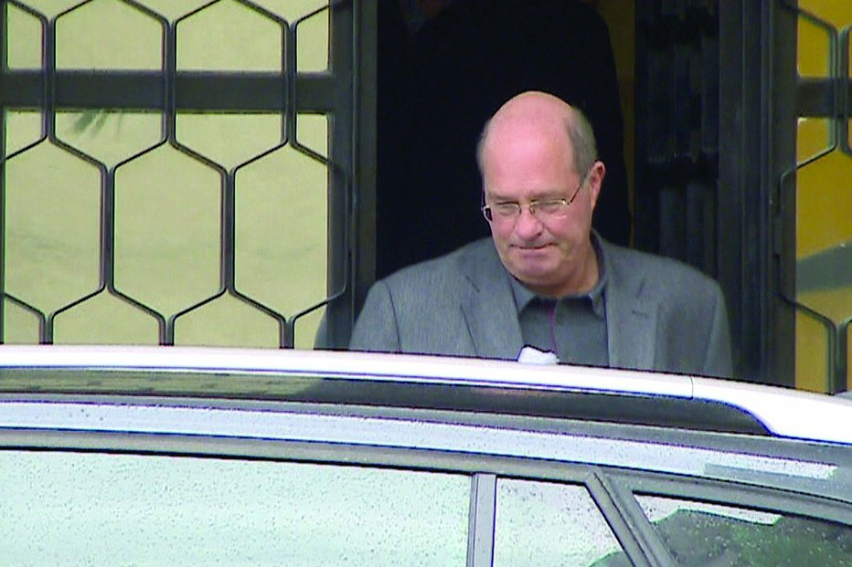 Contas escondem luvas 