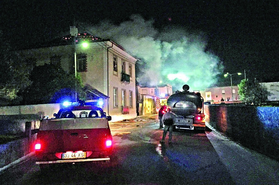 incêndio, famílias, casa, chamas, fogo, recuperador de calor, Avelãs de Cima, Anadia