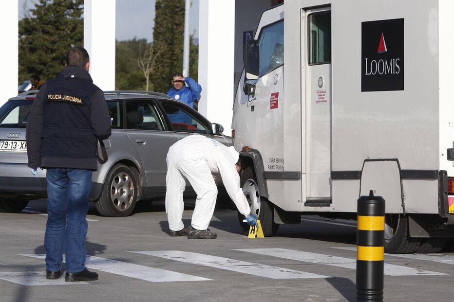 Sintra, assalto, carinha de valores, morte, gang, fuga, Audi, Citroën C3