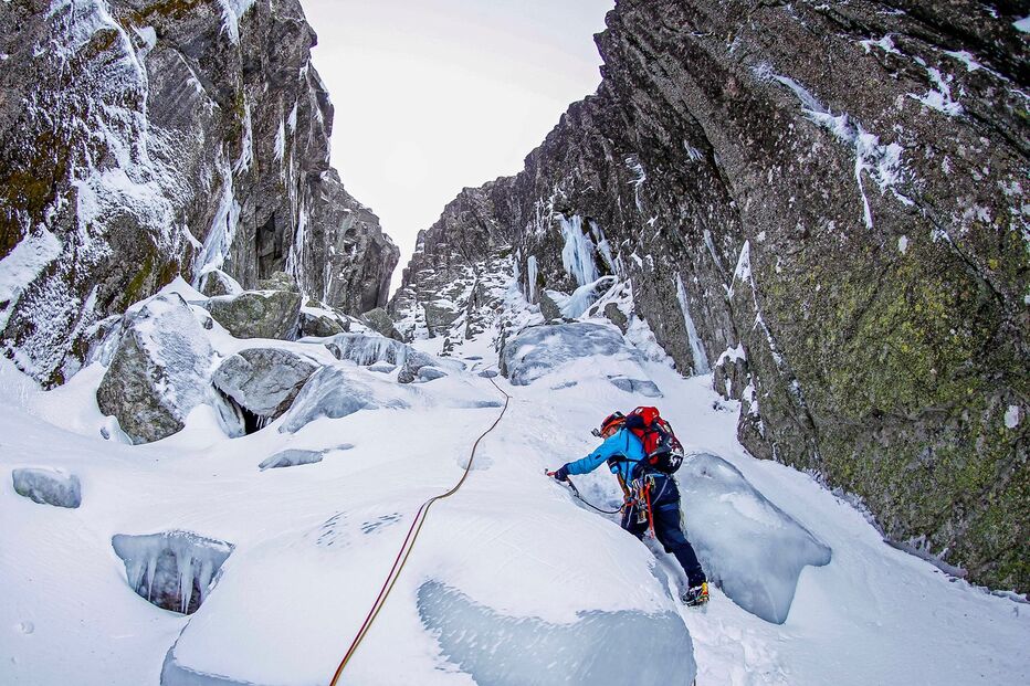 fotorreportagem, Cântaro Magro, Serra da Estrela, torre, gelo, neve, adrenalina, aventura, alpinistas, bússola, piolet, machados